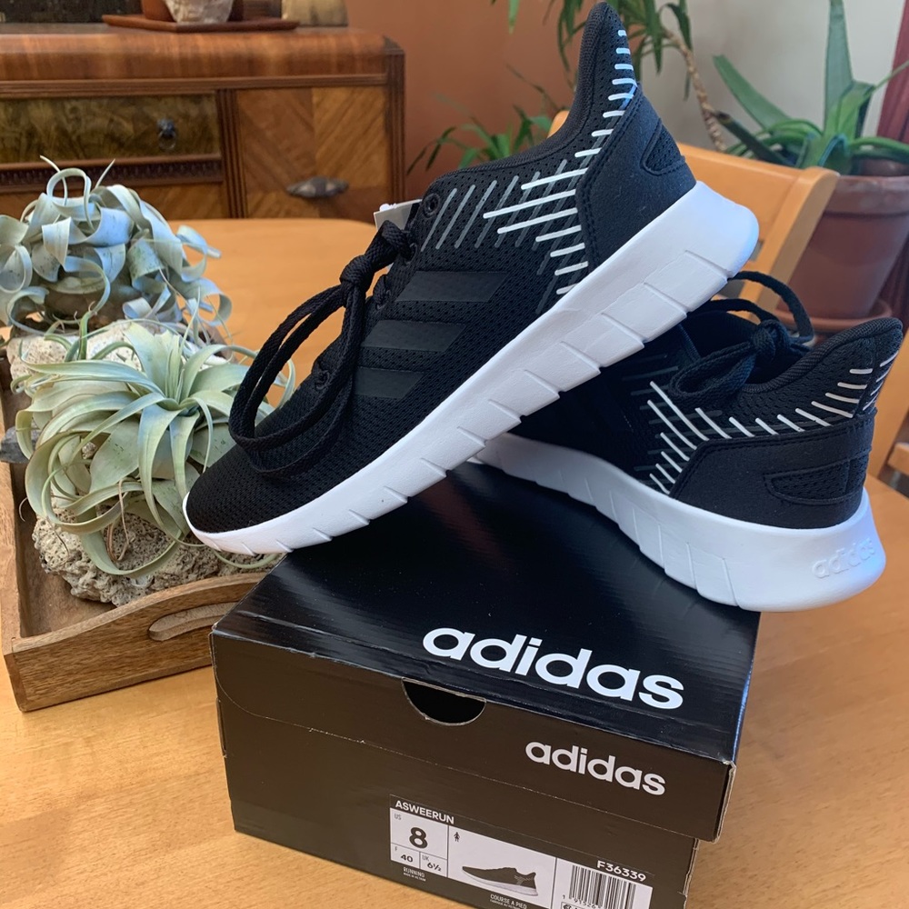 Adidas Asweerun Shoe Size 8 BRAND NEW WITH TAGS